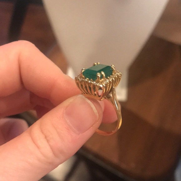 Gorgeous Emerald Ring with Diamonds - Picture 6 of 8